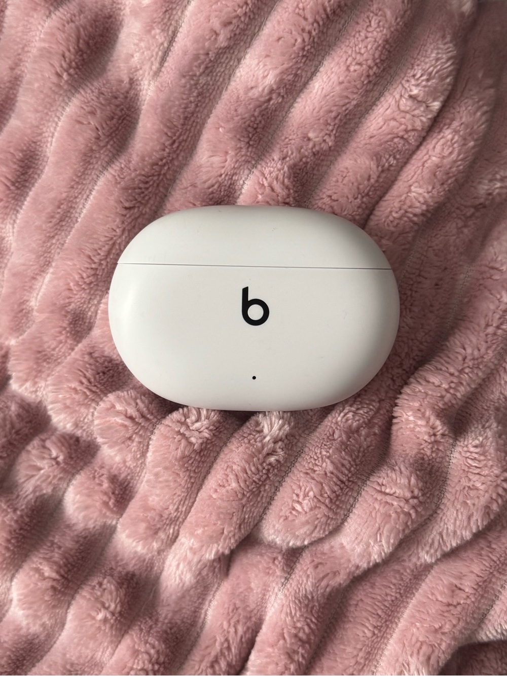 Beats White Wireless Earbuds Charging Case